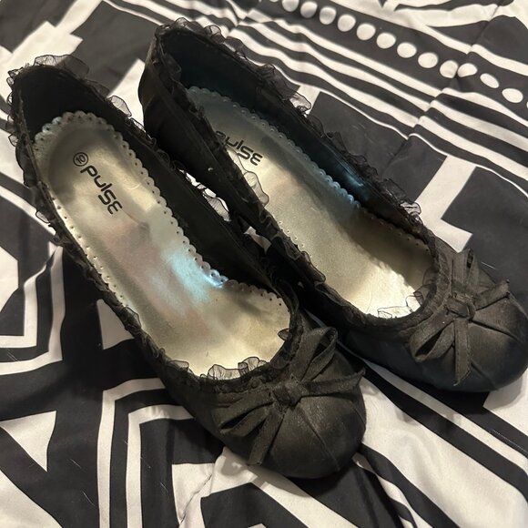 Pulse Black Heels with Bows - size 10 - Picture 1 of 1
